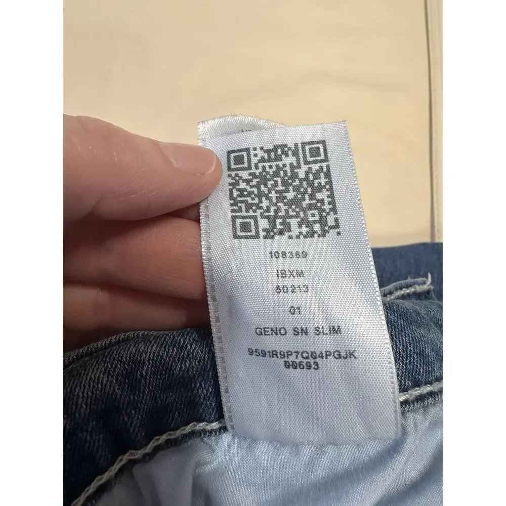 True Religion Geno Jeans Mens 36x32 Light Wash Blue Relaxed Slim Stretch Denim